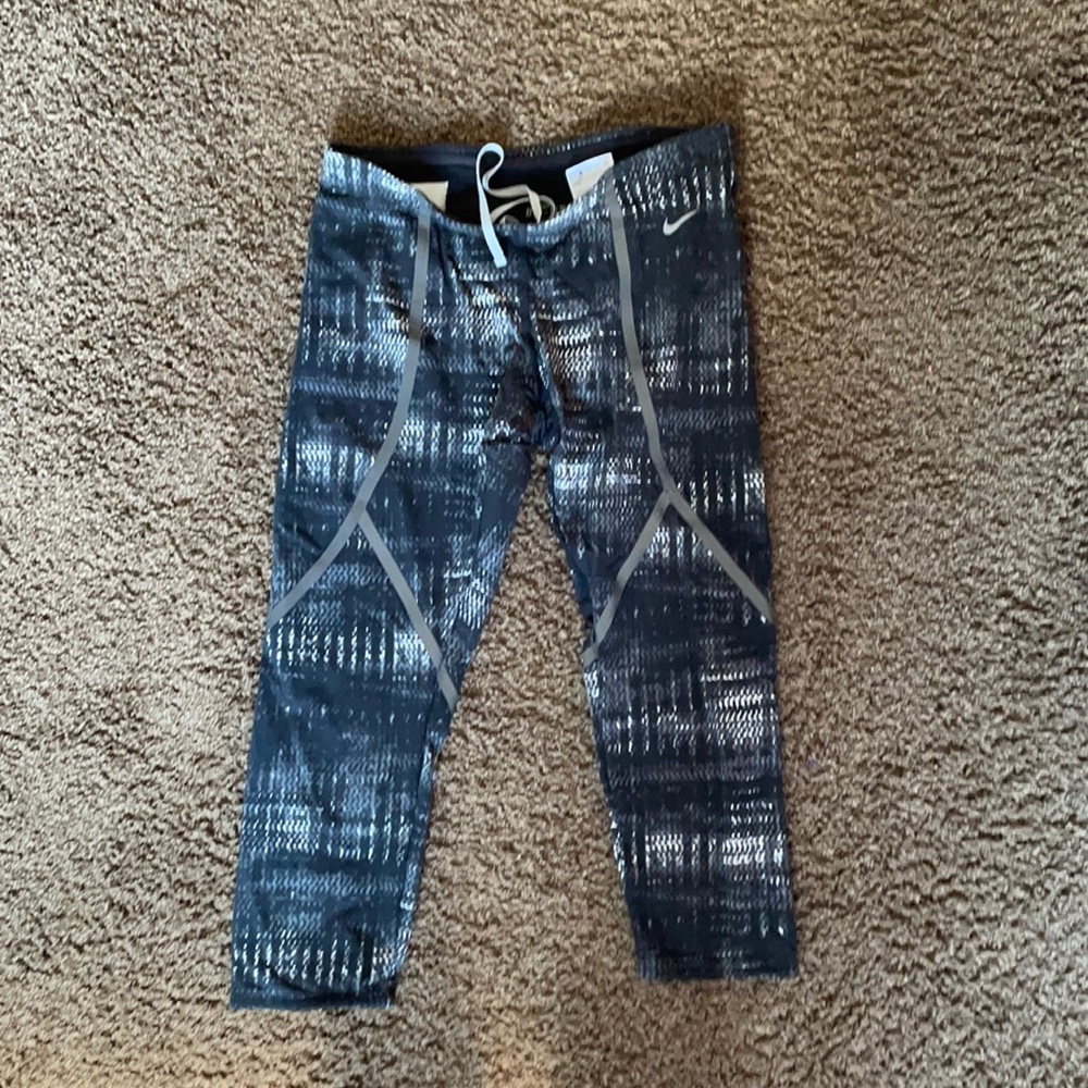 Nike crop tights